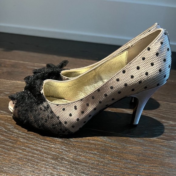 Champagne with black lace high heel shoes from Brown's in size 6 - Picture 1 of 4